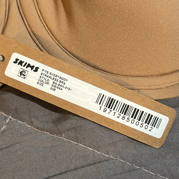 SKIMS FITS EVERYBODY STRAPLESS BRA 'SIENNA' - Picture 2 of 10